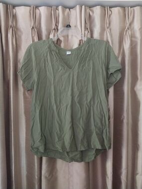 Old Navy Olive Green V-Neck Short Sleeve Blouse